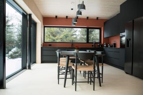 hueso-floors-rosa-antico-walls-1